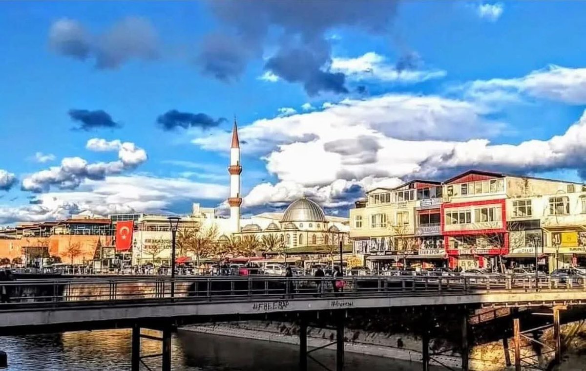 Allah dilerse olmazlar olur.
İmkansız görünen yaşanır.
Açmaz dediğin çiçekler açar. 
Allah’a güven. 🤲🇹🇷
HAYIRLI CUMALAR