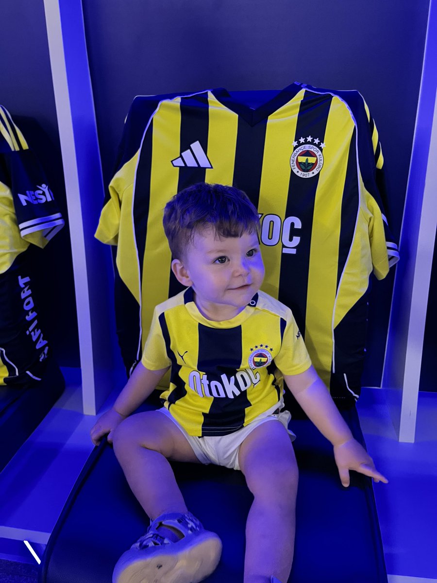 senemisleyen's tweet photo. Sarı-Lacivert en çok sana yakışır 🤍 Çünkü Fenerbahçeliyiz 💪 https://t.co/FipV9GjDoP