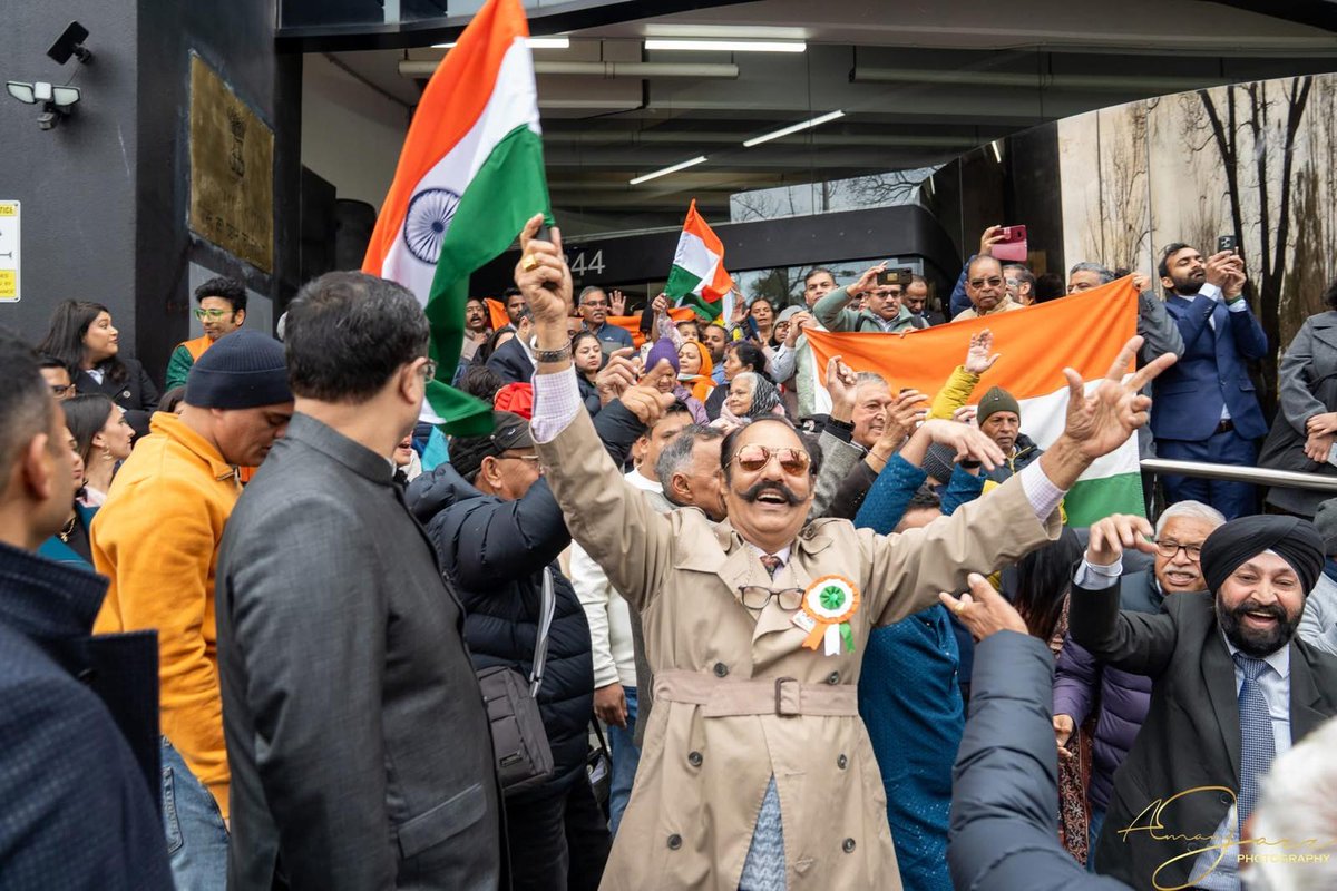 cgimelbourne's tweet photo. 79th Independence Day Celebration at the Consulate General of India, Melbourne!

Consul General Dr. Sushil Kumar hoisted the 🇮🇳 flag and celebration was joined by Hon. Brad Batin, MP, Cr Pradeep Tiwari, Mayor of Marybyrong, and members of vibrant Indian diaspora. The morning was filled with patriotic fervour, soulful renditions of patriotic songs, and a shared commitment to strengthening the India–Australia bond.