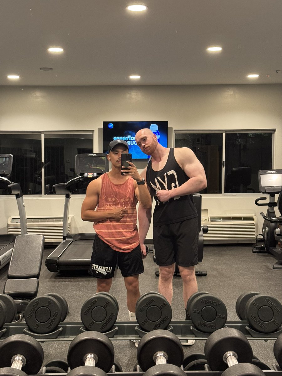 Another long day tomorrow, but we still had to get a gym session in at the end of the day 💪