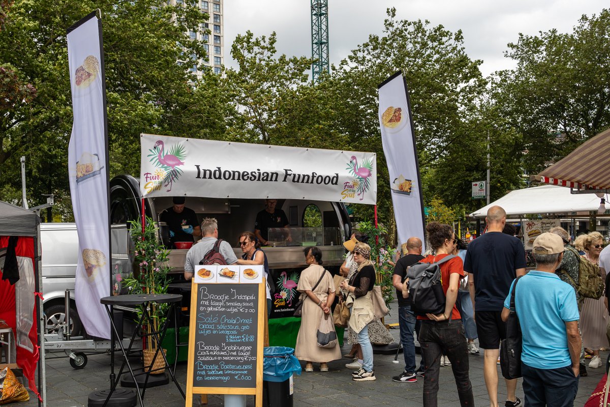 Vandaag herdenkt Nederland het einde van de Tweede Wereldoorlog in Nederlands-Indië. Ook in Rotterdam is een herdenking met een eigen karakter. En op vrijdag én zaterdag is er bij het Maritiem Museum een gratis te bezoeken Floating Pasar. 

Lees meer: 🔗 rotterdam.nl/de-rotterdamse…