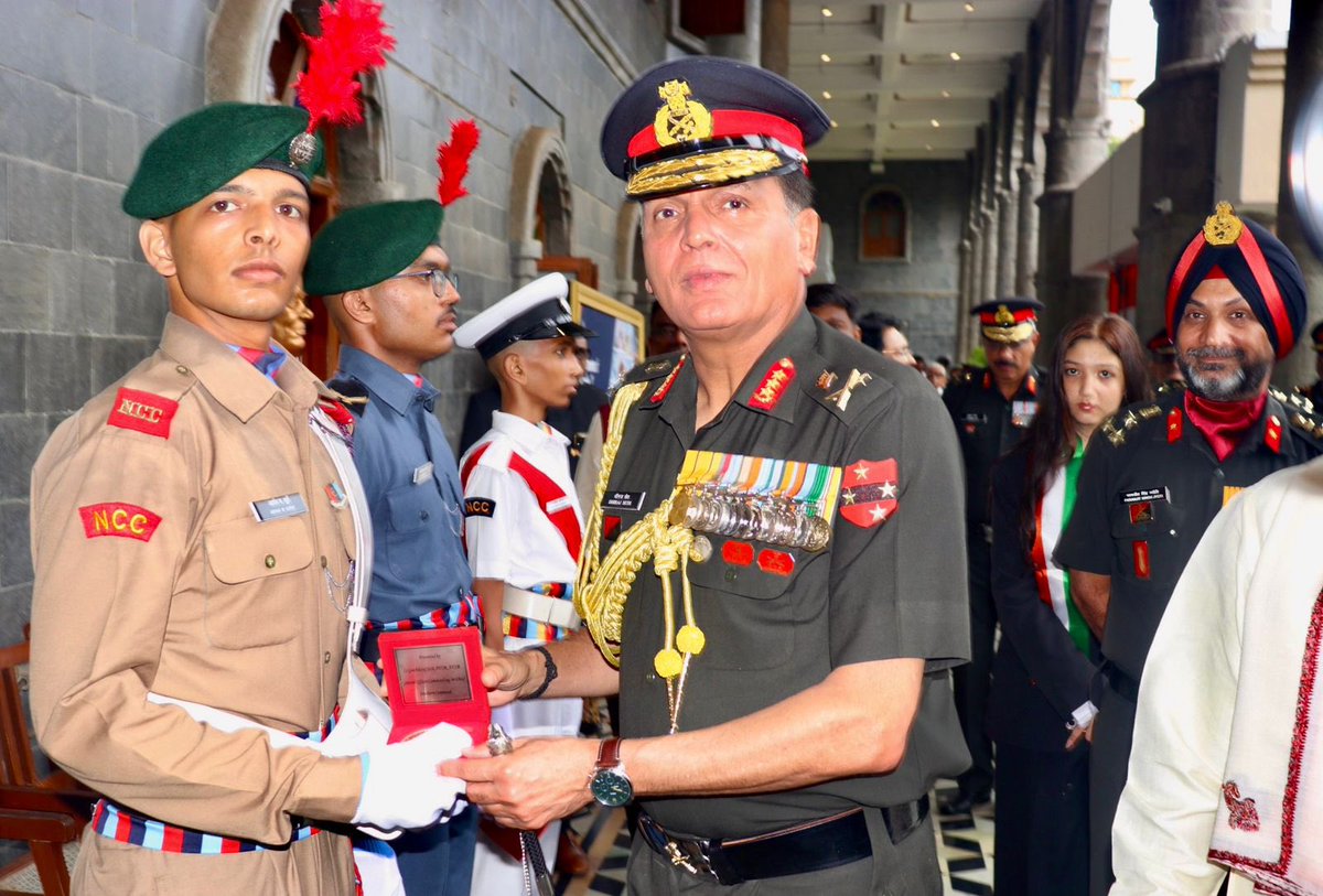 IaSouthern's tweet photo. On #IndependenceDay2025, Lt Gen Dhiraj Seth, PVSM, AVSM, GOC-in-C, #SouthernCommand, delivered an inspiring address at MIT, World Peace University (@MITWPUOfficial), #Pune.

Honouring the legacy and sacrifices of Indian Armed Forces, the Army Commander highlighted the critical role of youth as the architects of India's progress to realise the vision of Viksit Bharat@2047.

He emphasised on the importance of Military-Civil Fusion as an enabler for achieving #Atmanirbharta and reiterated the importance of close cooperation between the Armed Forces and the citizens for #NationBuilding.

#IndianArmy 
#MilitaryLeadership 
#MilitaryCivilFusion
#LeadershipInAction 
@adgpi
@SpokespersonMoD 
@EduMinOfIndia 
@PRODefPune