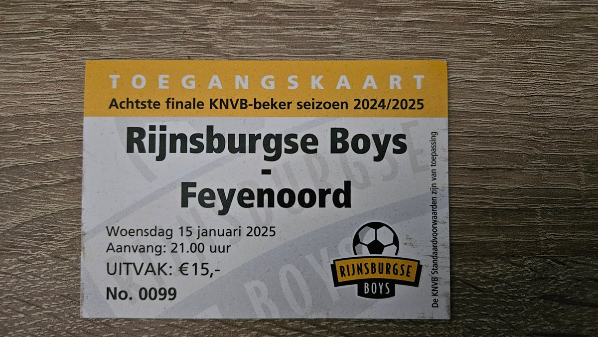 Iemand hier op X vroeg ooit om dit kaartje. Daarom heb ik het bewaard. Weet alleen niet meer wie. Maak je even bekend, stuur ik het alsnog op of geef ik het een keer bij De Kuip of op een uitvak ofzo #feyenoord