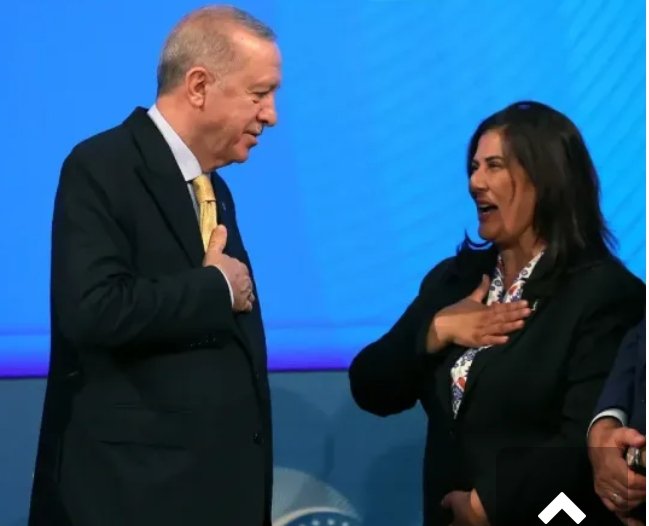 Lise mezunu  birisi tarafından yönetilmeyi kabul etmeyip, seçilmiş Cumhurbaşkanı <a href="/RTErdogan/">Recep Tayyip Erdoğan</a> ile beraber çalışmayı tercih ederen,
Tarihe geçmiş ilk Türk kadını 
🇹🇷 <a href="/OZLEM_CERCIOGLU/">Özlem ÇERÇİOĞLU</a> 🇹🇷