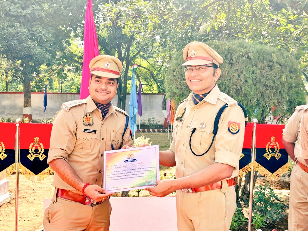 #79वें_स्वतंत्रता_दिवस के अवसर पर #SPGonda श्री विनीत जायसवाल द्वारा #CO_City श्री आनंद कुमार राय को सेवाकाल में किए गए सराहनीय कार्यों हेतु प्रशस्ति पत्र देकर सम्मानित किया गया।
#IndependenceDay2025