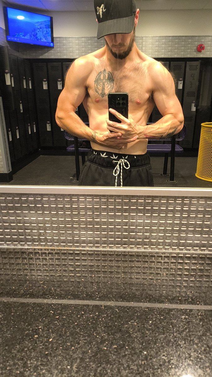 Blazin4dayz1995's tweet image. #1YearChanges #1YearTakingMassGainer #gymaddict #8MonthsAtGym #goalstobeachieved #115lbsTo155lbs #instagramseenitfirst