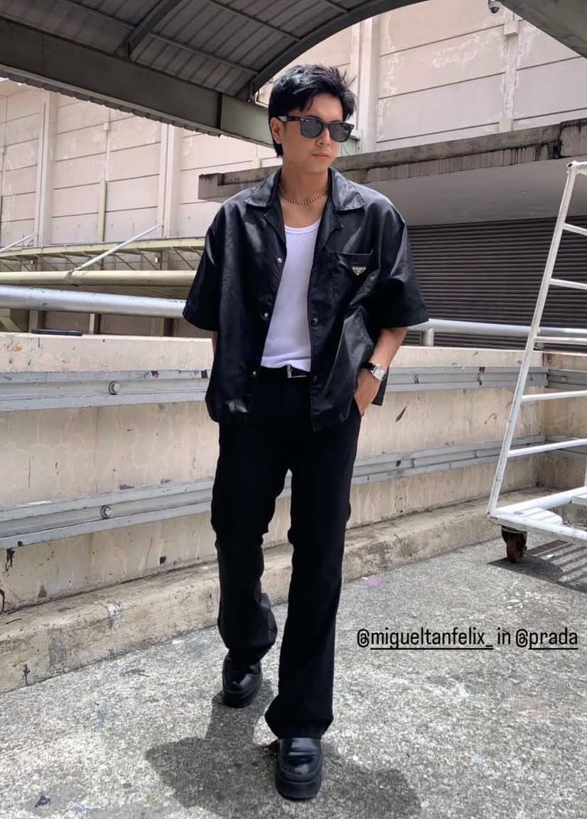 JK_97NOCHU's tweet photo. First guesting sa showtime with MBR boys ⚡️🖤🖤 @MiguelTanfelix_ 

He's wearing Prada 

#MiguelTanfelix #itsshowtime https://t.co/0FN05iMREe