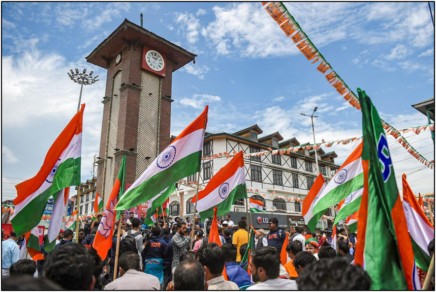 Lal Chowk, once a ground for unrest, is now the heart of India’s biggest Tiranga celebrations in Kashmir. Peace, courage, and development define the new spirit of the Valley. 🇮🇳 #IndependenceDay #IndiaAt79 #HarGharTiranga #KashmirWithTiranga