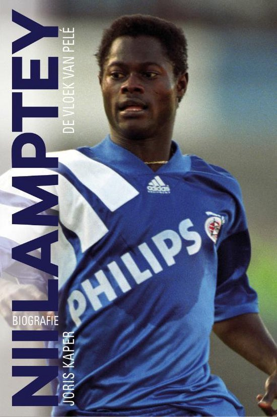 📸📘 Op deze dag in '93 debuteerde Nii Lamptey voor PSV. De Ghanees kende een bewogen voetbalcarrière en leven en is één van de PSV'ers waar een boek over is geschreven. <a href="/CaposdeCapos/">Joris Kaper</a> schreef "Nii Lamptey: de vloek van Pelé". Een aanrader voor de liefhebber van een voetbalboek!👇