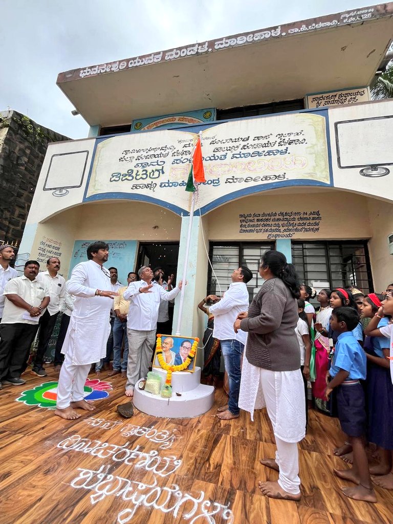 marihallibrary's tweet photo. 🇮🇳 ಮಾರೀಹಾಳ ಅರಿವು ಕೇಂದ್ರದಲ್ಲಿ 79ನೇ ಸ್ವಾತಂತ್ರ್ಯ ದಿನಾಚರಣೆ ಉತ್ಸಾಹಭರಿತವಾಗಿ ಆಚರಿಸಲಾಯಿತು.
#IndependenceDay #Marihal #Freedom79
@readingkafka @CommrPR @PriyankKharge @ZP_Belagavi @mopr_goi https://t.co/jJI33GH4Nw