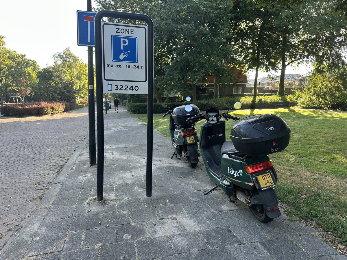 eadeboer's tweet photo. Misschien even weghalen @ridefelyx kunnen mensen in een rolstoel er ook weer langs! https://t.co/MloegymkgC