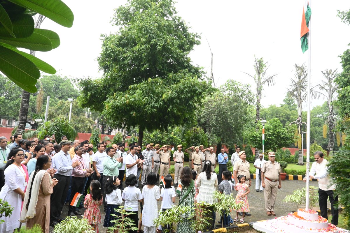 Indiametdept's tweet image. भारत मौसम विज्ञान विभाग में 79 वें  स्वतंत्रता दिवस का उत्सव

79वें स्वतंत्रता दिवस पर, भारत मौसम विज्ञान विभाग हमारी राष्ट्र-भावना को सलाम करता है — जो दृढ़, और निरंतर प्रगति के पथ पर अग्रसर है।
भारत मौसम विज्ञान विभाग  किसानों  सहित सभी नागरिकों और समुदायों की सुरक्षा के लिए…