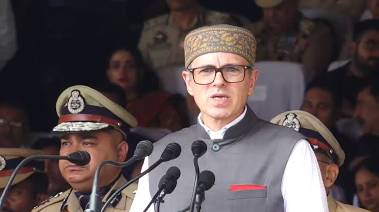 shah_Shakir_011's tweet photo. Peace in Jammu-Kashmir today is a reality—schools open year-round, markets vibrant, tourism breaking records. But #OmarAbdullah can’t see it. His gaze is fixed only on the chair he once occupied. People deserve leaders with vision, not fixation. #FailedPromises #PowerHunger https://t.co/qypdqkq4NG