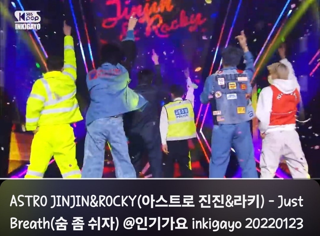 LuceroMeansStar's tweet image. Amo mucho el hecho de que... Con Zoonizini son ellos 2 + 4 bailarines, dando un total de 6 personas en el escenario, igual que con JinRock en su presentación 🌸 ++