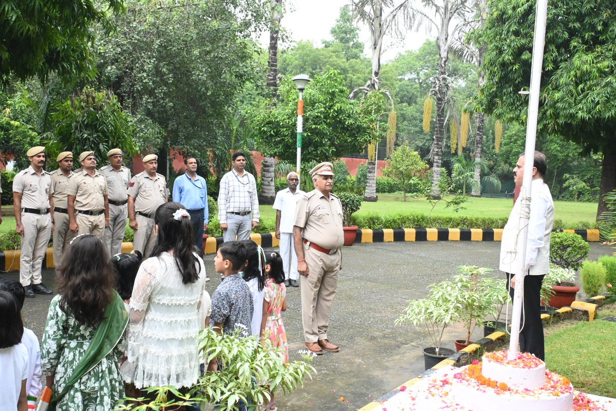 Indiametdept's tweet image. भारत मौसम विज्ञान विभाग में 79 वें  स्वतंत्रता दिवस का उत्सव

79वें स्वतंत्रता दिवस पर, भारत मौसम विज्ञान विभाग हमारी राष्ट्र-भावना को सलाम करता है — जो दृढ़, और निरंतर प्रगति के पथ पर अग्रसर है।
भारत मौसम विज्ञान विभाग  किसानों  सहित सभी नागरिकों और समुदायों की सुरक्षा के लिए…