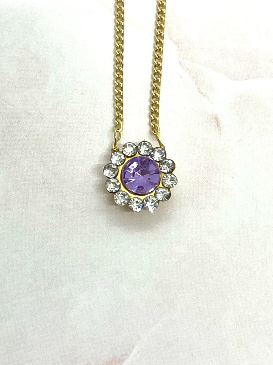 ateliercrystal's tweet photo. 紫色のお花ネックレス。
こちら納品予定です。
1000円(税込み)
#東十条 #十条駅 #東京都北区 #ハンドメイド作品 #箱庭jujo #handmadeartist https://t.co/L4t4PY7bsm