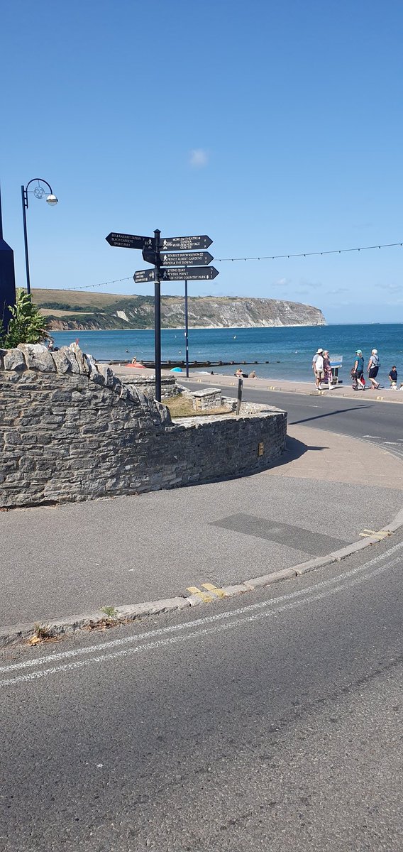 Another #fingerpostfriday from our recent trip to #Dorset, this one was taken in Swanage.