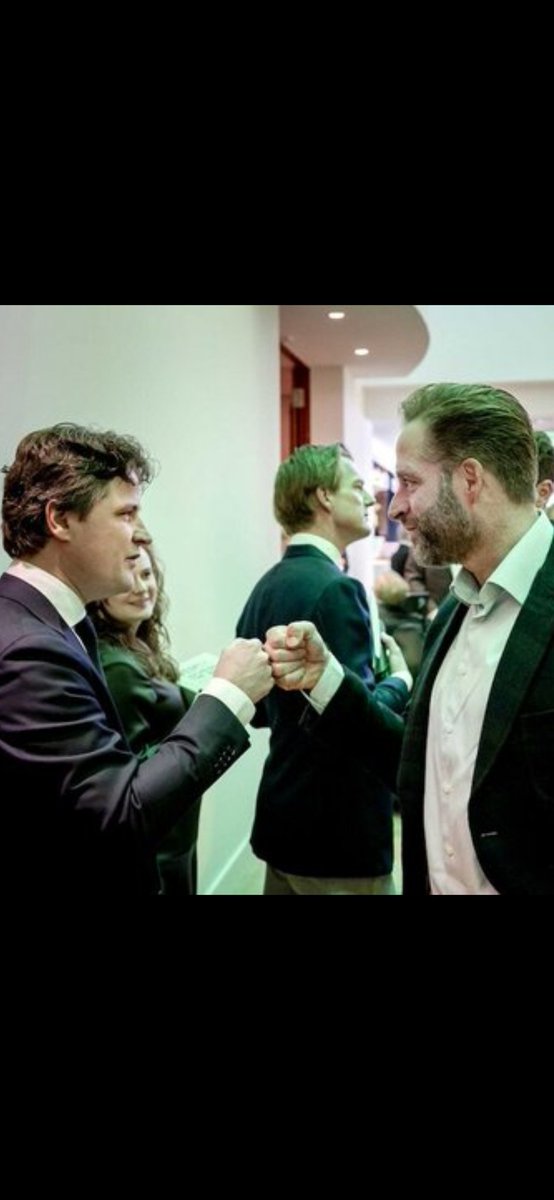 Perr19458206's tweet photo. Een foto zegt méér dan duizend woorden...🤡🤡🤡
HÉ HENRI GA VERDER MET RUÏNEREN WAAR IK GESTOPT BEN.... 👊BOKS👊 https://t.co/GaFbSgAEWj