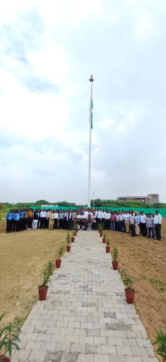 bindal_delhi's tweet photo. 🫡Jai hind. Proud to be Indian. On the 79th Independence Day many congratulations to all proud Indian and best wishes. #HarGharTiranga2025 @life_spaces #MWCJaipur https://t.co/jIiijKUSMW