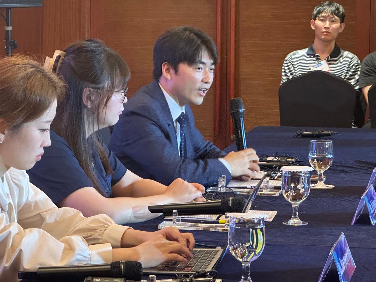 “La juventud en #CoreaDelNorte no puede soñar. Pero por primera vez en #CoreaDelSur tuve un sueño de lo que podía hacer y llegar a ser. Esta Corea dividida debe unificarse.” — Kyeong-Il Joh.
#Korea80 #KoreanDream #OneDreamOneKorea #GlobalPeace #HumanRights #광복절