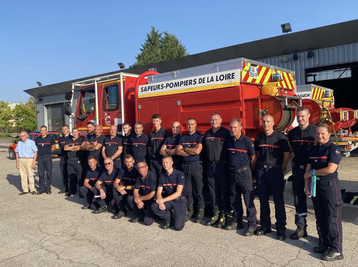 Sapeurs-pompiers de la Loire / SDIS 42 (@sdis42) on Twitter photo 🚒 Nouveau départ en renfort pour les sapeurs-pompiers ligériens !
20 #pompiers + 2 agents logistiques et 8 engins du @SDIS42 rejoignent la colonne Sud-Est Charlie avec <a href="/sdis38/">Sapeurs-pompiers de l'Isère - SDIS38</a> @SDIS74.
Direction le Sud pour prêter main-forte aux collègues face aux #FeuxDeForêt.🔥
#Solidarité 🚒 Nouveau départ en renfort pour les sapeurs-pompiers ligériens !
20 #pompiers + 2 agents logistiques et 8 engins du @SDIS42 rejoignent la colonne Sud-Est Charlie avec <a href="/sdis38/">Sapeurs-pompiers de l'Isère - SDIS38</a> @SDIS74.
Direction le Sud pour prêter main-forte aux collègues face aux #FeuxDeForêt.🔥
#Solidarité