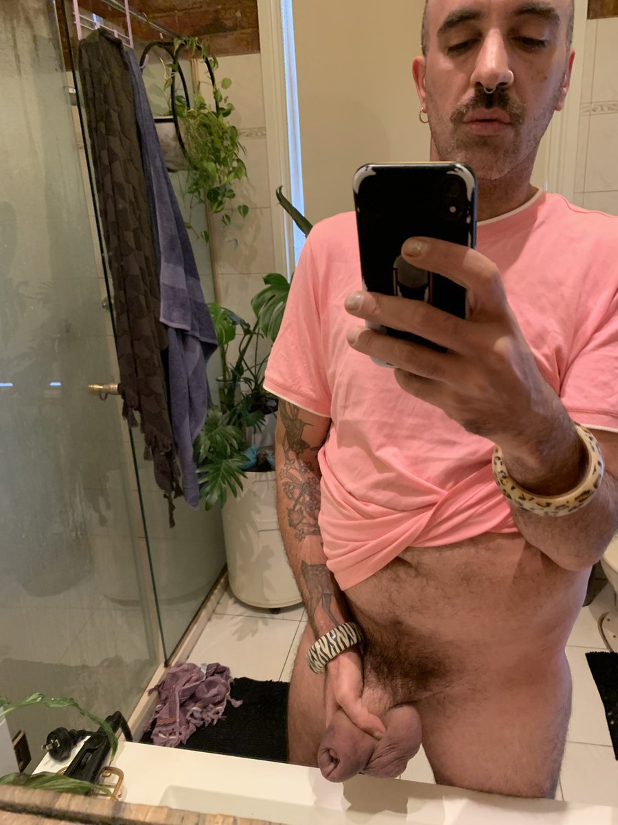 Squeeze it slut! 😜
#fatcock #bullballs #thickcock #bigballs