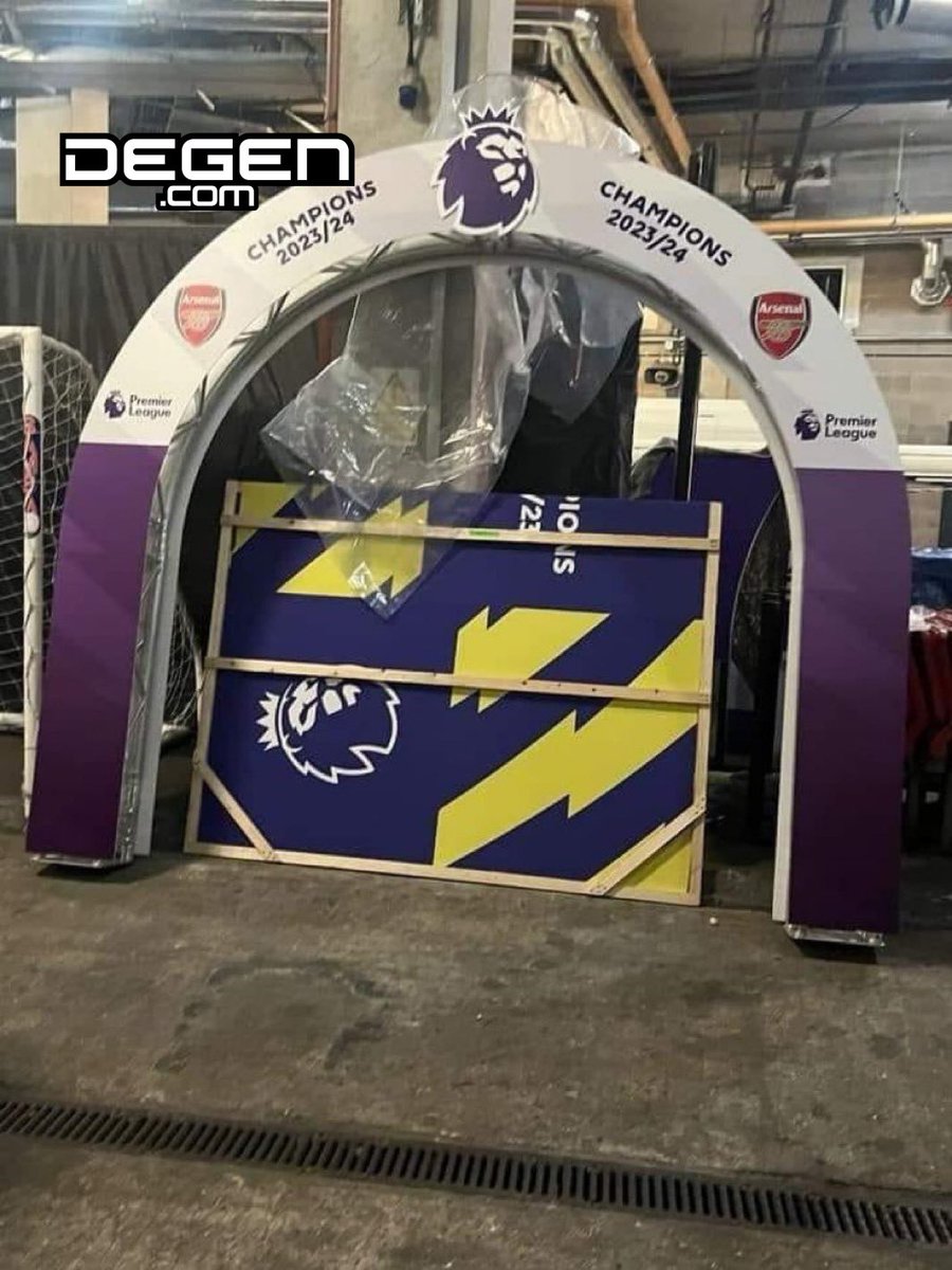 Premier league is back!!! 

Here are 10 of the Most Iconic moments in the Premier league history ⚽📖

A thread