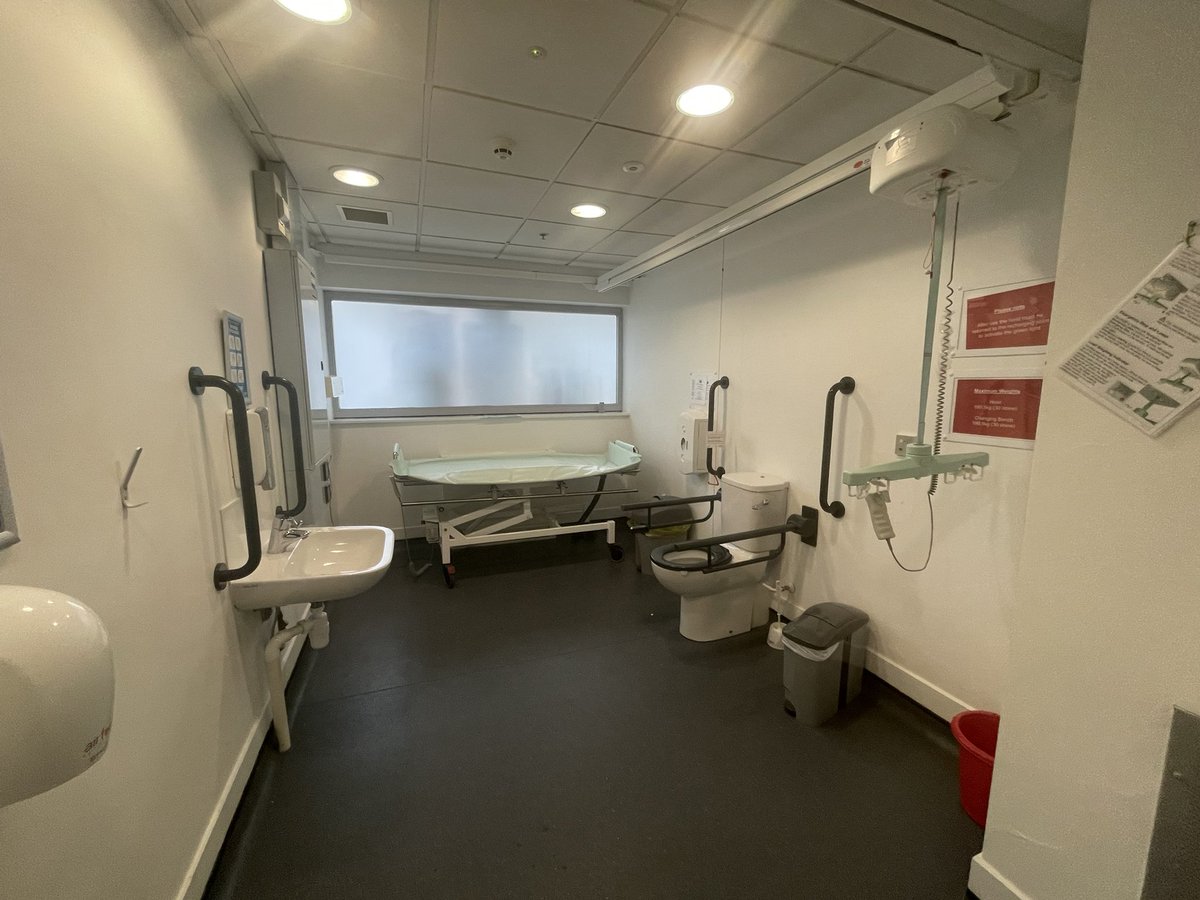 JulieNobbs's tweet image. @ChangingPlaceUK @NGC_GlassCentre Fabulous disabled changing  places room at The National Glass Centre, Sunderland. #disabledaccess 👏🏼 😊