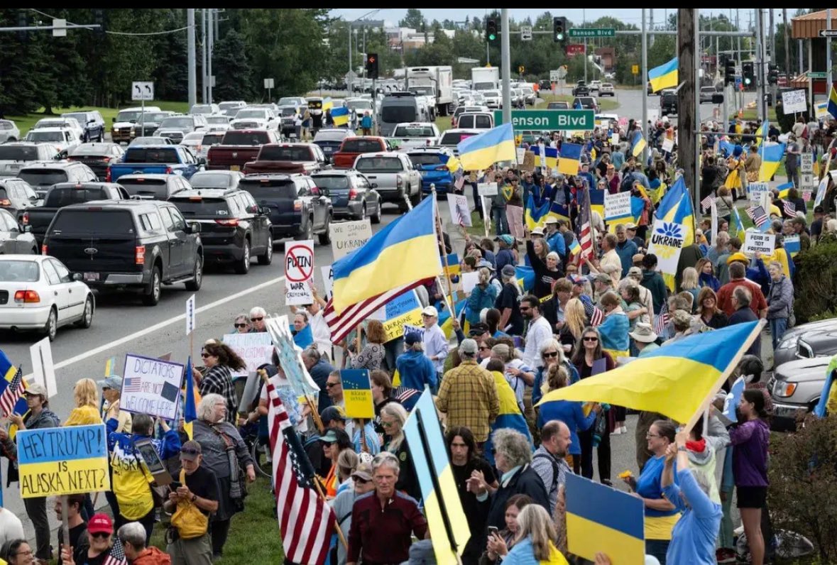 IneBackIversen's tweet photo. I can’t stop looking at the images from Alaska today.

The world is full of shitty people, many of them “hold power”

But real power come from people who vote, speak up &amp; show support for what matters.

People that make you go: The world is full of good people.
Today it’s them ⬇️ https://t.co/2ajoQCEm8H
