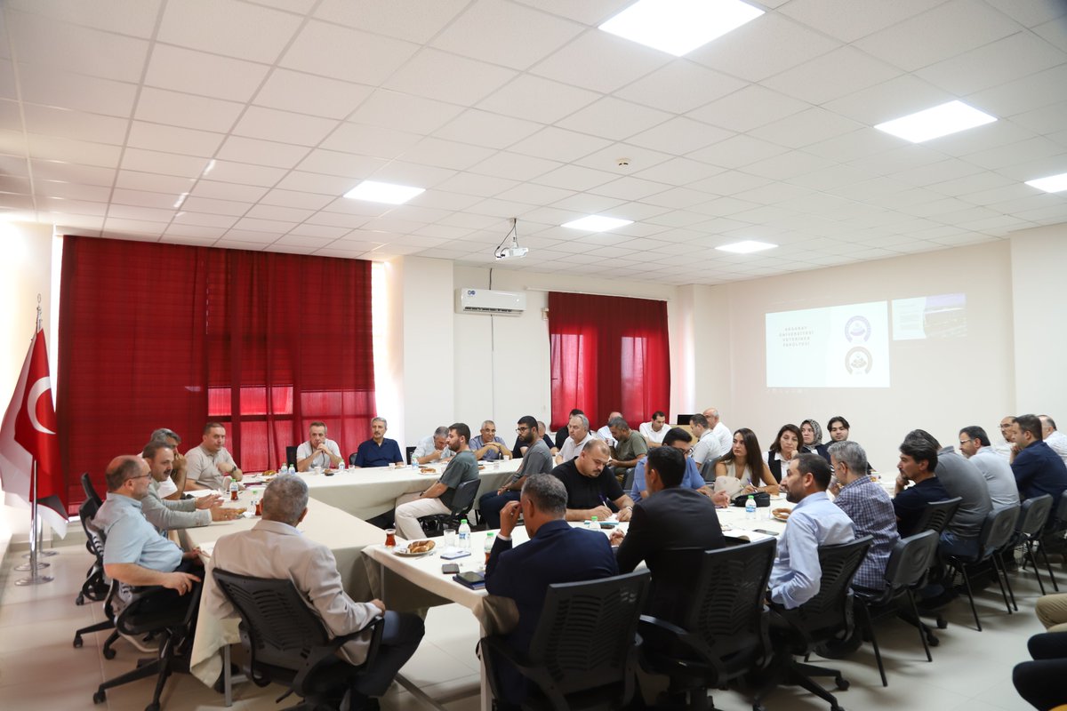 aksarayedutr's tweet photo. ASÜ’den kalite açılımı: Süreçler yenileniyor, hedefler büyüyor

Aksaray Üniversitesi (ASÜ) Rektörü Alpay Arıbaş Başkanlığında, üniversitedeki kalite çalışmalarının değerlendirileceği toplantıların ilki Veteriner Fakültesi’nde gerçekleştirildi. 
@profalpayaribas 

🔗https://t.co/DewQsY6Msv