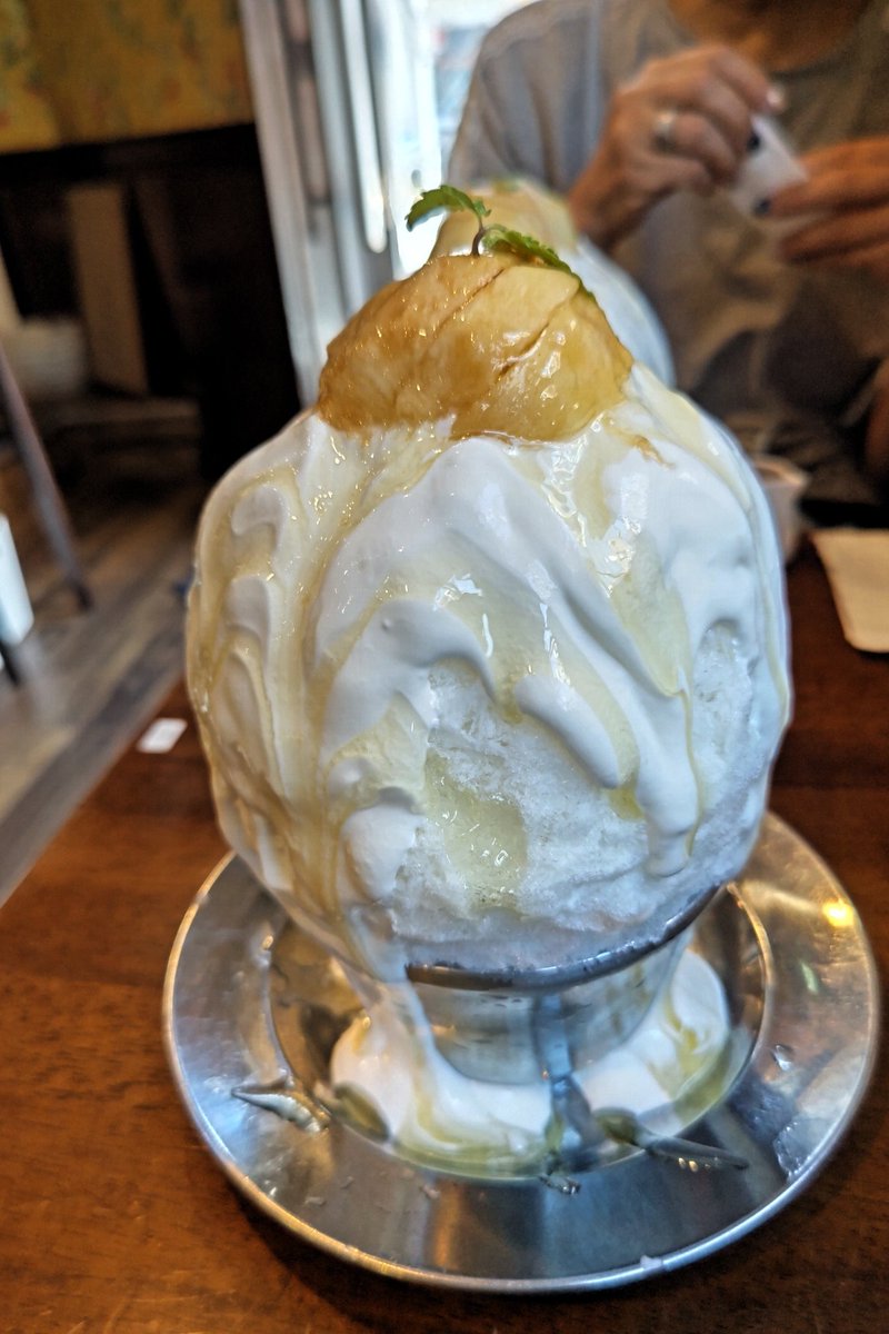 ich49328057's tweet photo. 予約してかき氷
生クリ―ム
ア―ルグレイシロップ
桃🍑最高 https://t.co/2NGCgdpLOc