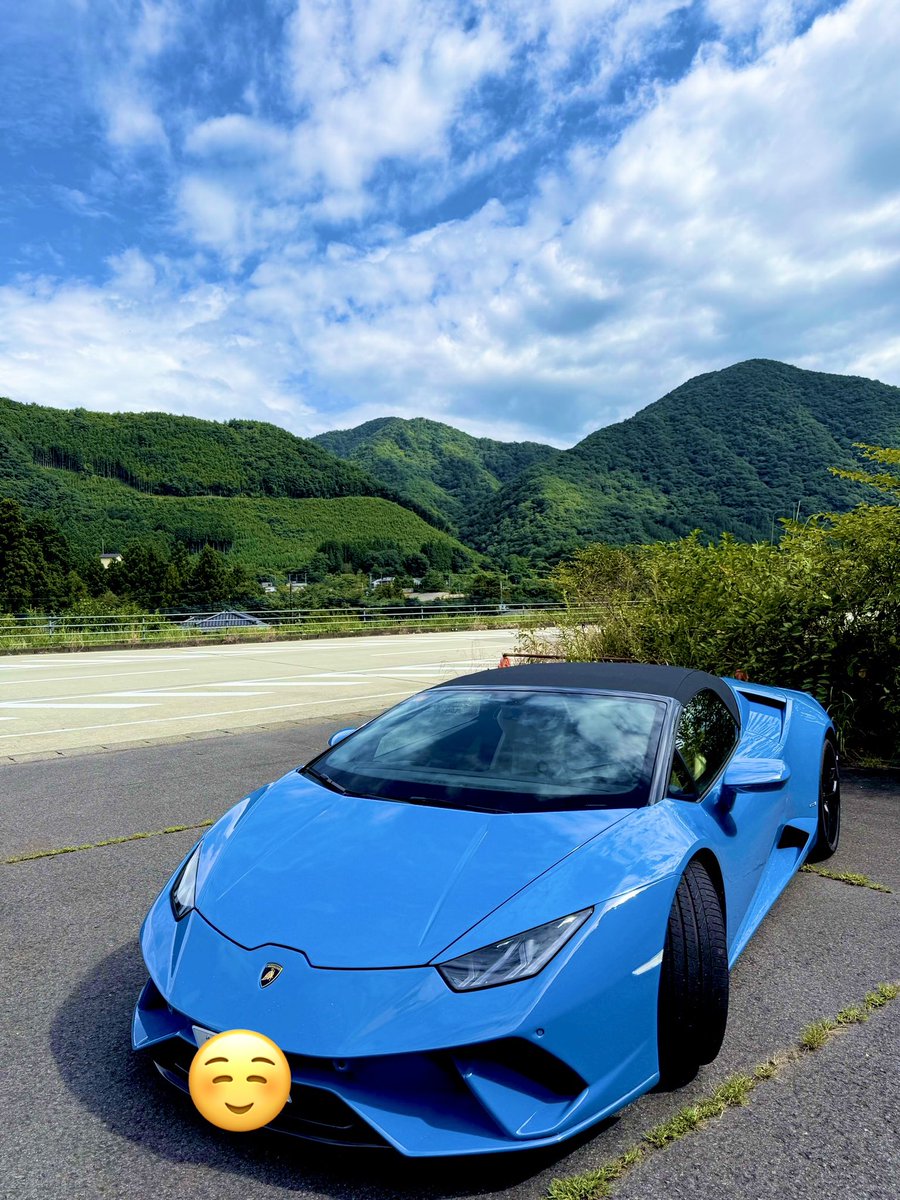 howstep_hikaru's tweet image. ランボルギーニ ウラカン スパイダー納車しました💡

エンジニアシェアハウスの入居者さんや僕のメンタリングを受けてくださっている生徒さんは乗って頂いてOKなのでモチベーションアップに使ってください☺️！！！

#ランボルギーニ
#エンジニア
#駆け出しエンジニアと繋がりたい