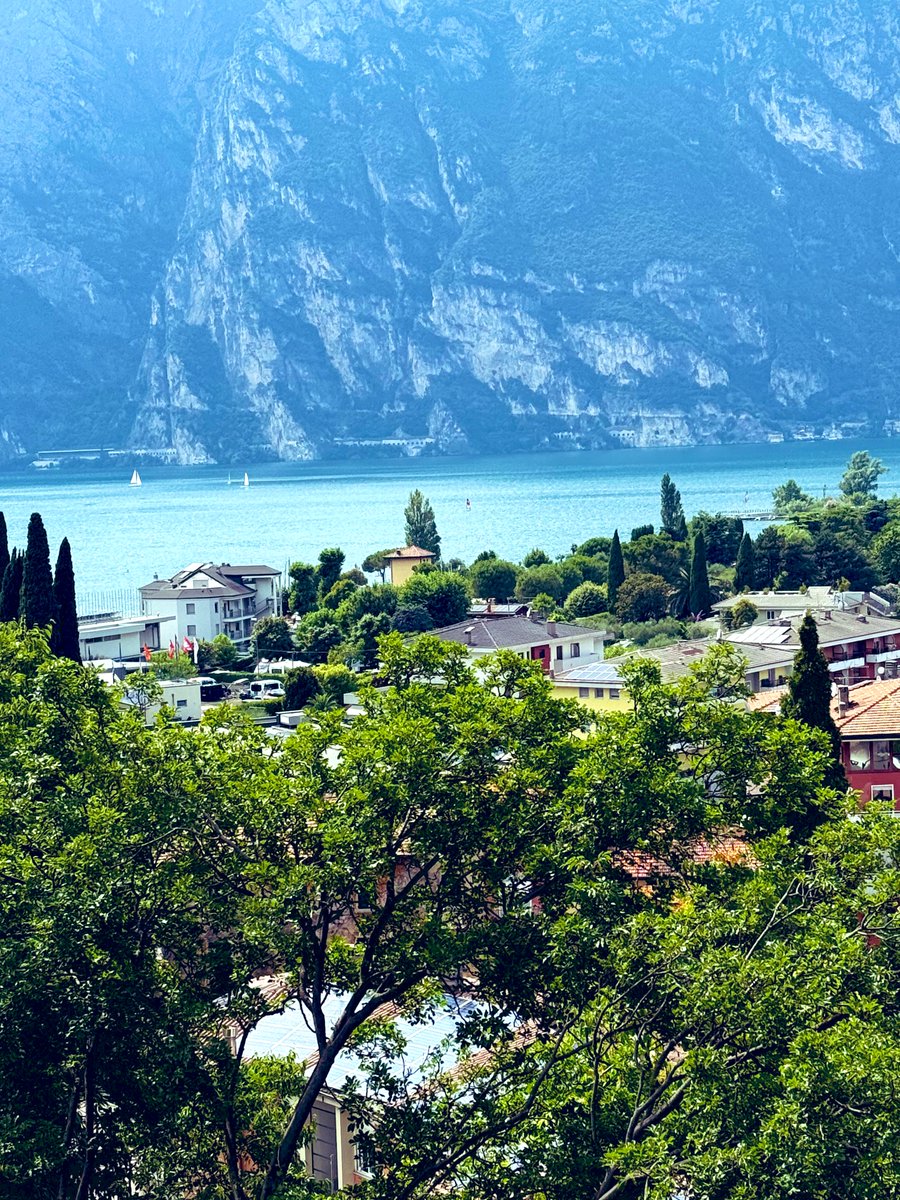 Massimoguerrera's tweet image. Buon ferragosto ‼️❕⛵️⛵️
#lakegarda #trentino #torbole #travel #Ferragosto #caldodpollo