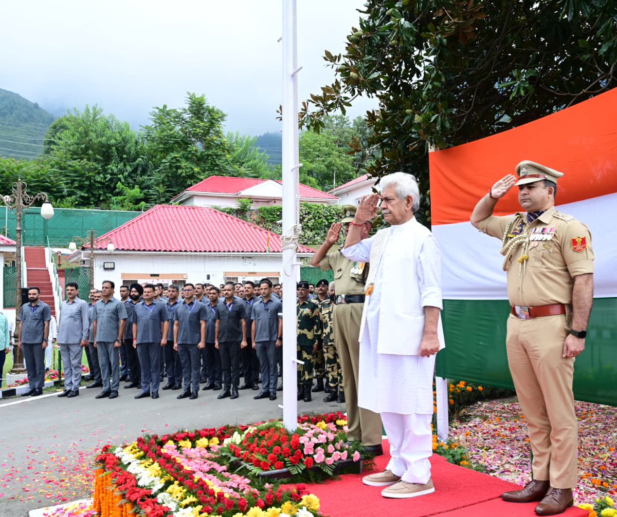 Hoisted our National Flag at Raj Bhavan in Srinagar on the occasion of 79th #IndependenceDay.  I convey my heartiest greetings and good wishes to all. This is a day we salute our tricolor and feel pride in watching it fly high in the sky.