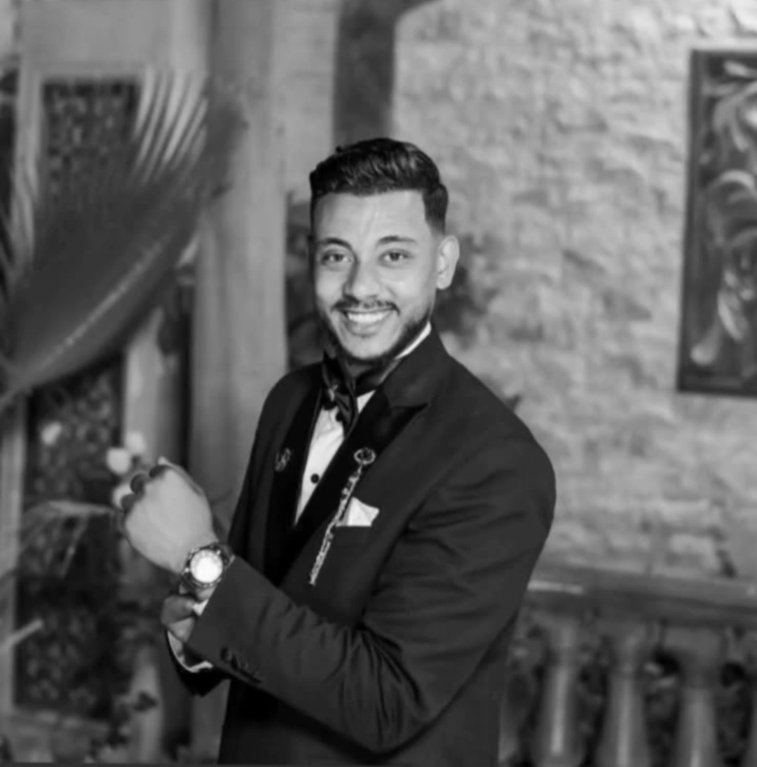 اللهم اغفر له و ارحمه و عافه و اعف عنه، و أكرم نزله، و وسع مدخله، و اغسله بالماء و الثلج و البرد، و نقه من الذنوب و الخطايا كما ينقى الثوب الأبيض من الدنس، و ابدله داراً خيراً من داره، و أهلاً خيراً من أهله، و زوجه خيراً من زوجته، و أدخله الجنة و أعذه من عذاب القبر و عذاب النار