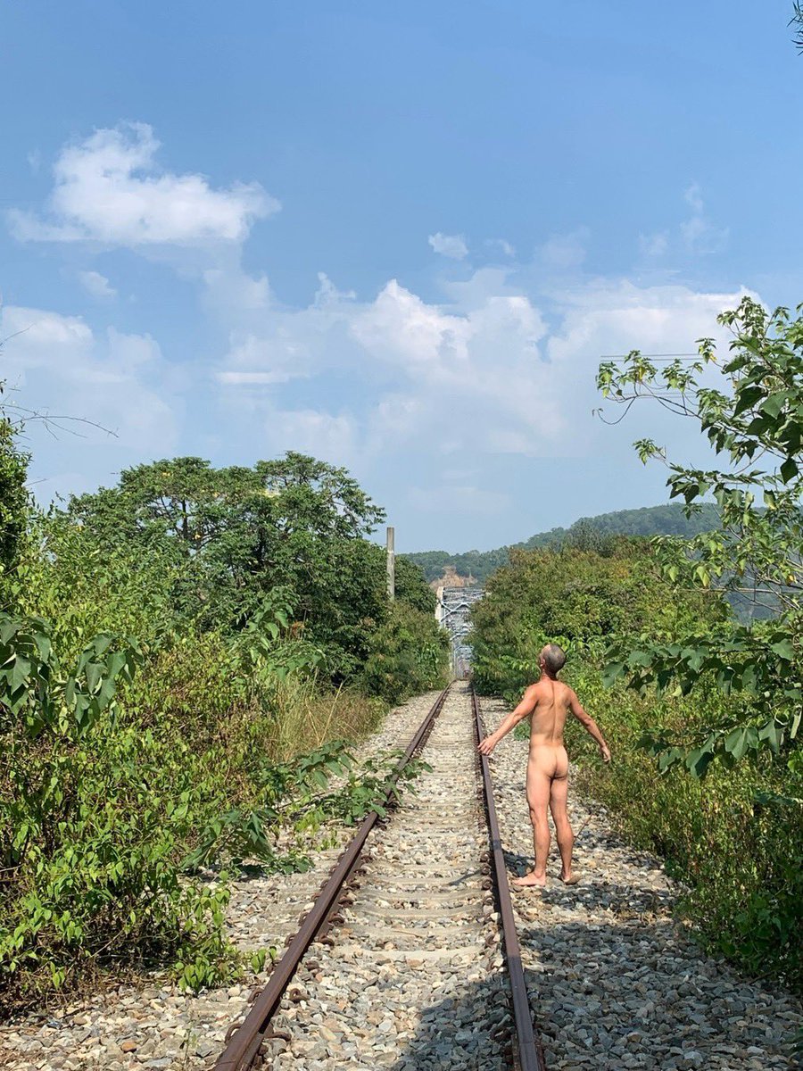 路軌
Railway

#nudist