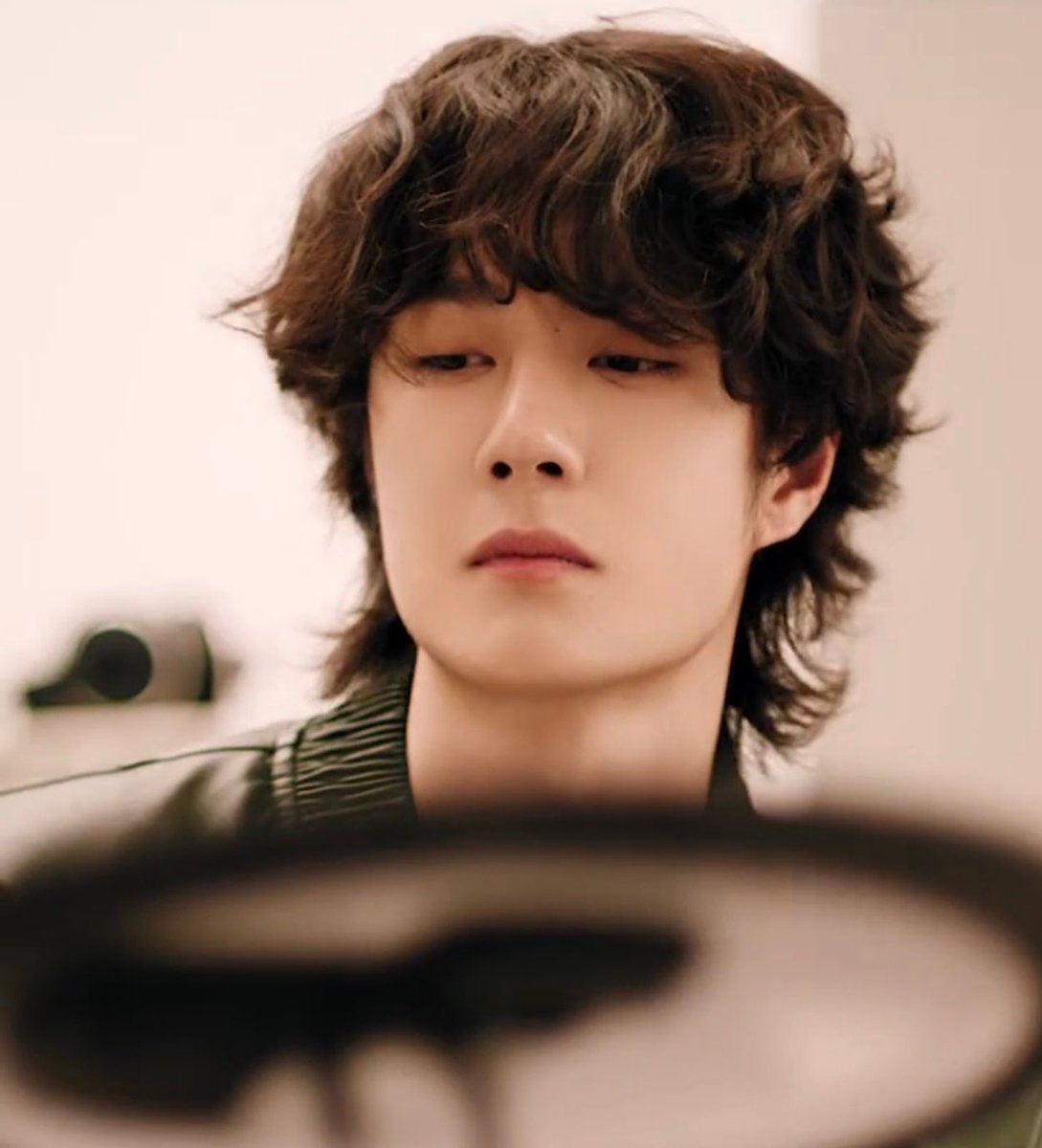 winters__rain's tweet photo. อี้ป๋อจะหล่อก็หล่อไป ไหวไม่ไหวให้เป็นเรื่องของเรา 😭 https://t.co/uNIDx8P8za