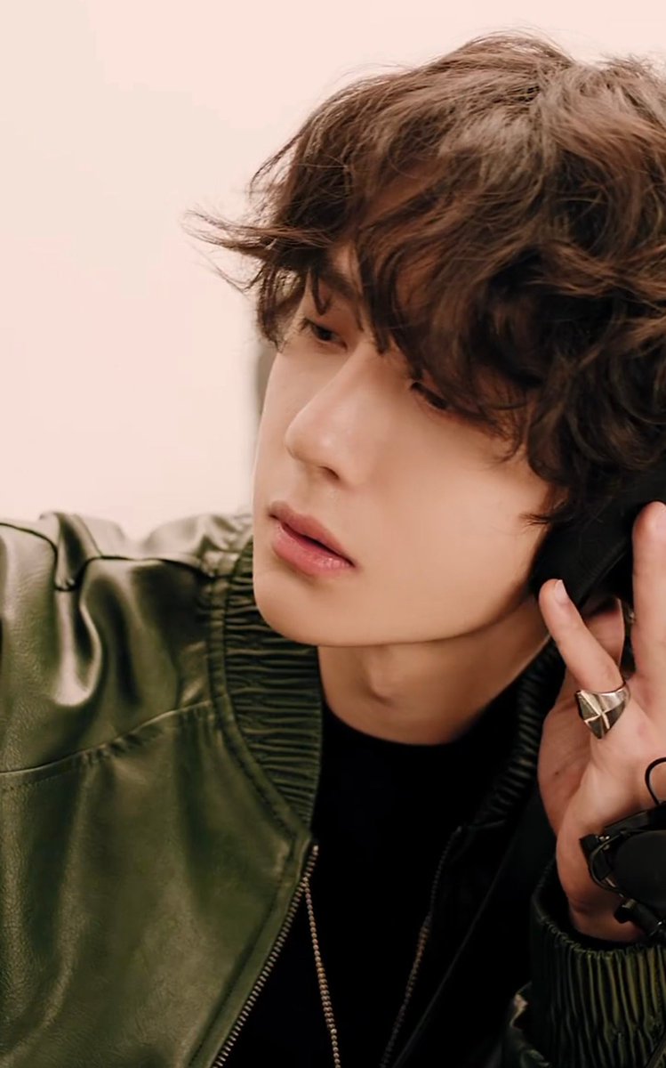 winters__rain's tweet photo. อี้ป๋อจะหล่อก็หล่อไป ไหวไม่ไหวให้เป็นเรื่องของเรา 😭 https://t.co/uNIDx8P8za