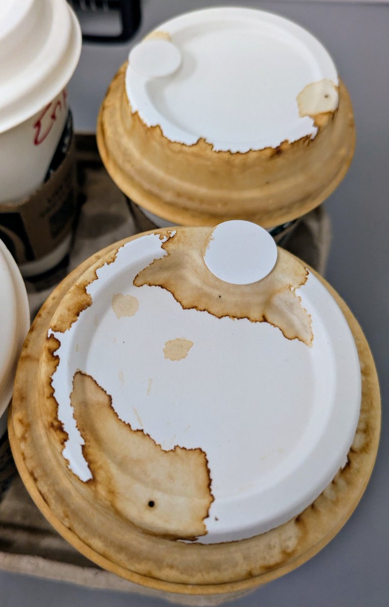 mrdjay_'s tweet image. Anyone else notice how @Starbucks paper cup lids instantly absorb your drink, turning unusable after just a few sips? These lids can leak or fail at the seam between lid and cup. Maybe time for a better lid? #CoffeeProblems #DesignFlaw $SBUX