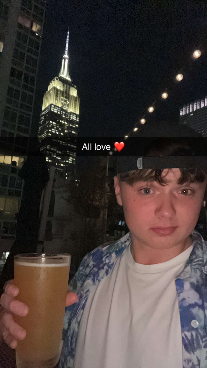 Hey guys, just visiting New York with the fam. Ready to live life like an American 🤠