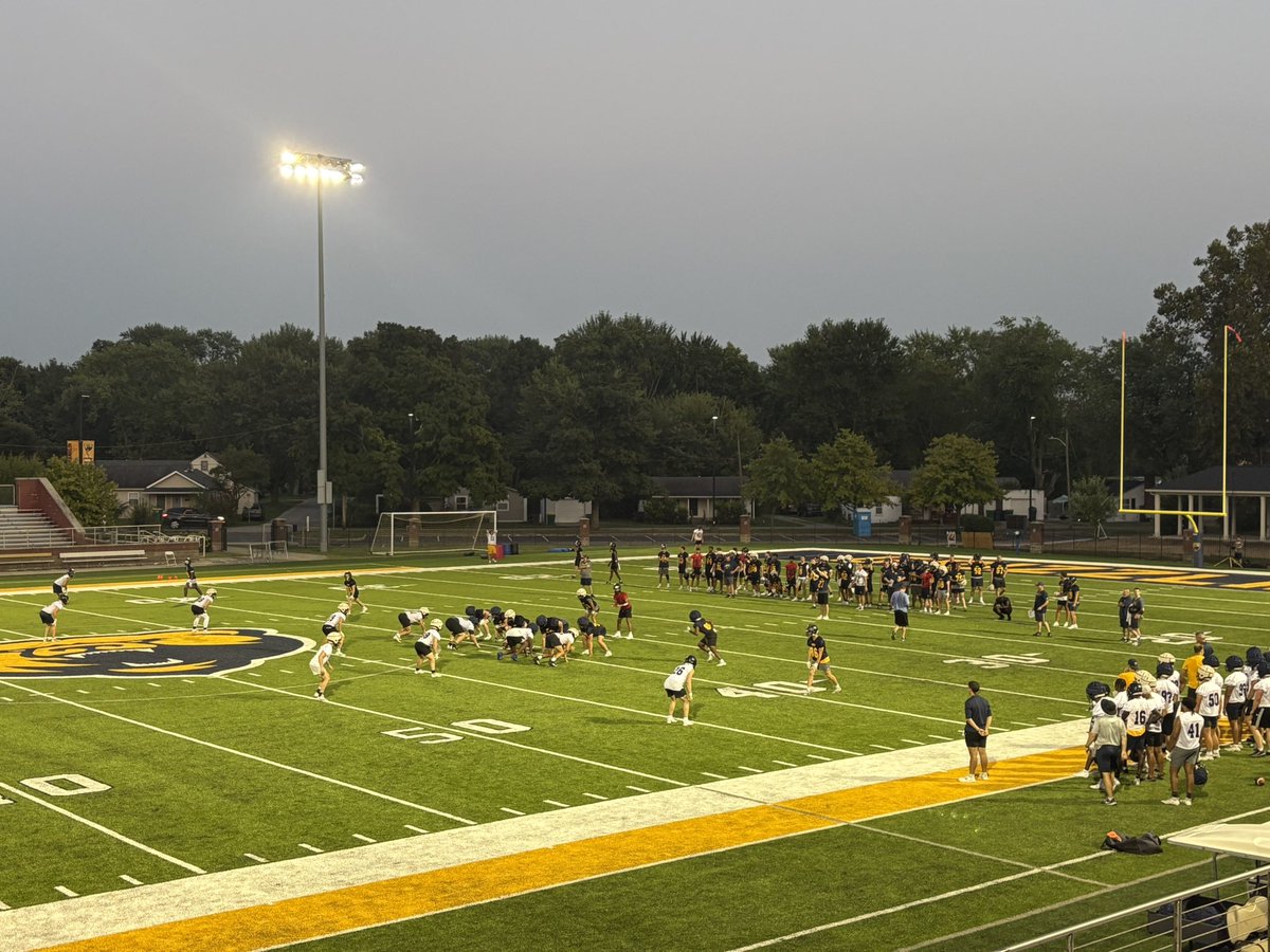 Mike Leonard (@championsmanual) on Twitter photo Hey RECRUITS! It’s really NICE to be able to practice at NIGHT under the LIGHTS on NEW TURF at FRANKLIN COLLEGE! #TeamGriz <a href="/FCGrizFootball/">Franklin College Football</a> <a href="/FCGrizAthletics/">Franklin Grizzlies</a> Hey RECRUITS! It’s really NICE to be able to practice at NIGHT under the LIGHTS on NEW TURF at FRANKLIN COLLEGE! #TeamGriz <a href="/FCGrizFootball/">Franklin College Football</a> <a href="/FCGrizAthletics/">Franklin Grizzlies</a>