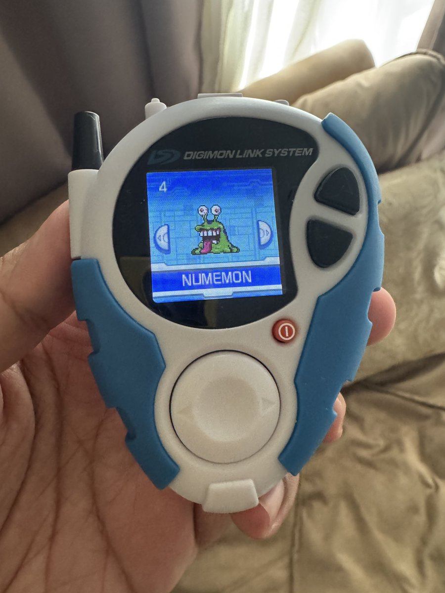 FakeBali's tweet photo. Got my D-3 color yesterday!! The screen is hugeeeeee https://t.co/DJ7HlUih7j