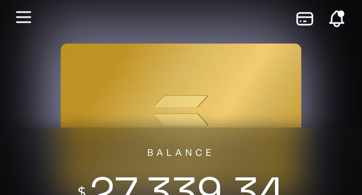 Solana Solid Gold Card 的虚拟展示，显示带有 Solana 标志和余额显示的金色卡片