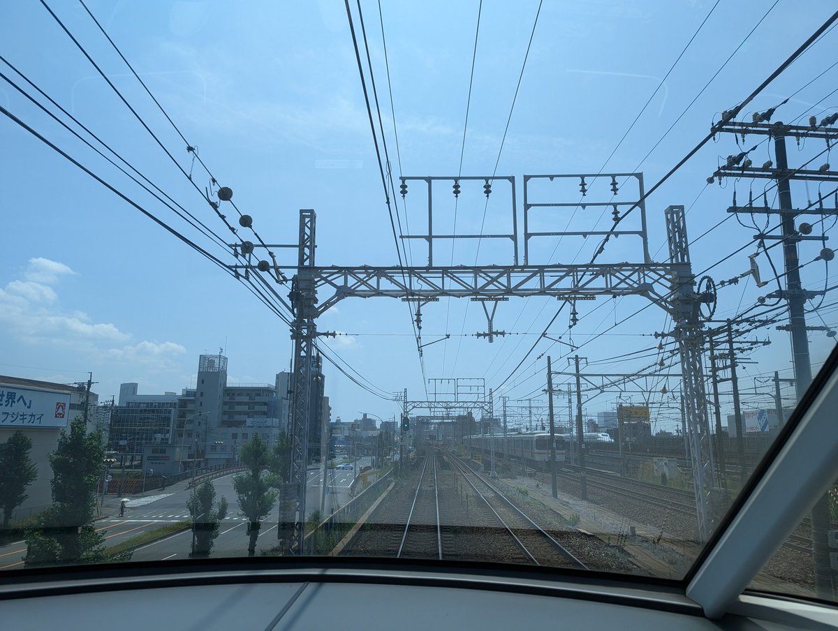 どかないと轢かれるやつ