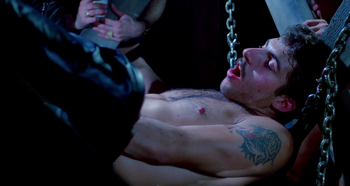 Cruising (1980, Dir. William Friedkin)

Acho babality como o diretor de O EXORCISTA topou fazer um filme como esse. A parte boa? Tem uma representação precisa da cultura gay dos anos 70. A parte ruim? Há uma tendência de julgamento moral, ainda mais que o vilão assassino é gay.