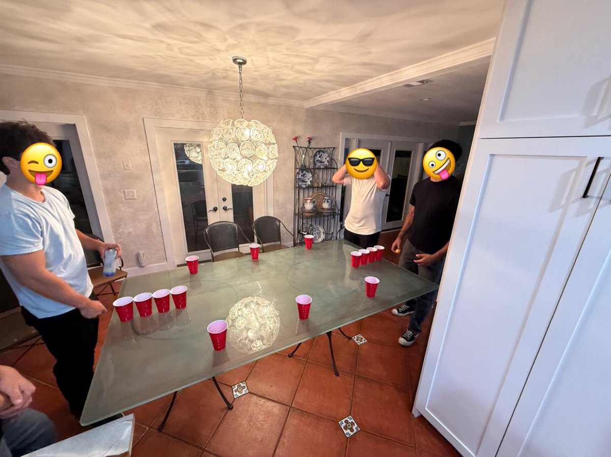 Bernie “Stiff Hips” Sanders tweet media