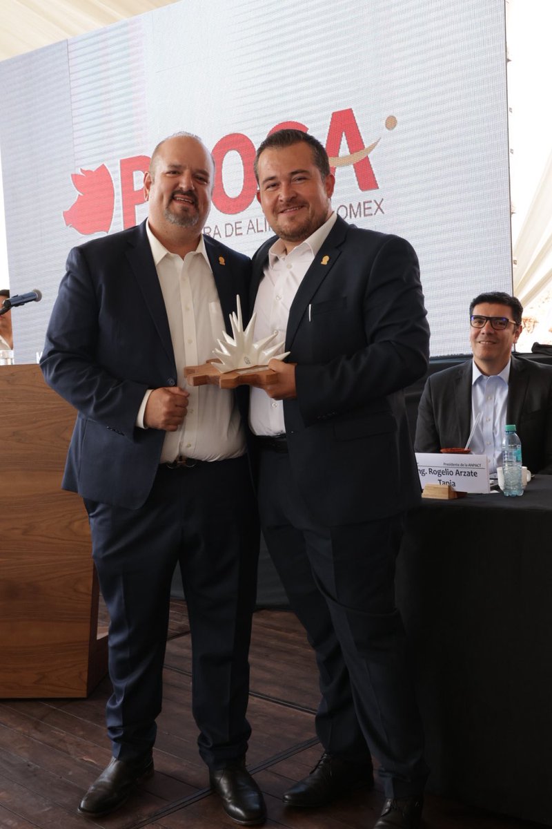 Hoy, #AtotonilcoElAlto fue sede de la Reunión Nacional de la @CONCAMINmx encabezada por Alejandro Malagón.

Escuchamos el #CuartoInforme de <a href="/LuisglezCCIAS/">Luis Gonzalez Gonzalez</a> y dimos la bienvenida al nuevo presidente del CCIAS, Lic. Francisco González González.