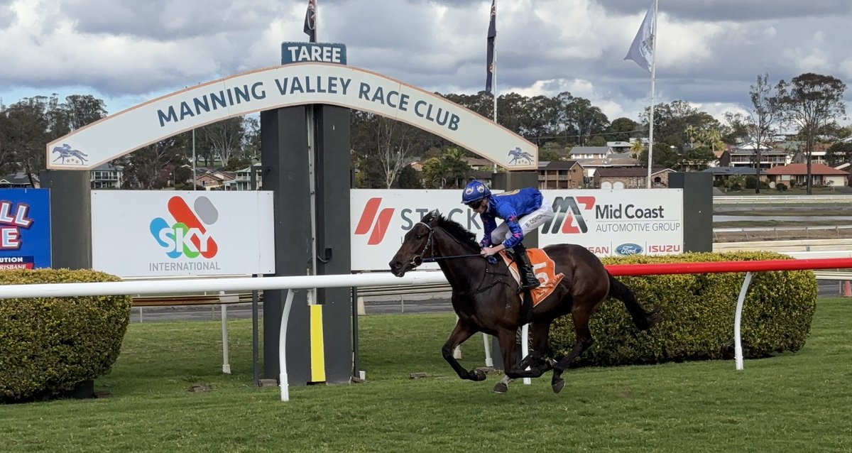 Manning Valley Race Club (@manningclub) on Twitter photo Casino Bear pretty much leads throughout to take the 1st at <a href="/ManningClub/">Manning Valley Race Club</a> for Peter Cheers & Ben Osmond.
Congratulations to Peter & Bindi on training & owning, plus Ben on his perfectly judged ride. Casino Bear pretty much leads throughout to take the 1st at <a href="/ManningClub/">Manning Valley Race Club</a> for Peter Cheers & Ben Osmond.
Congratulations to Peter & Bindi on training & owning, plus Ben on his perfectly judged ride.