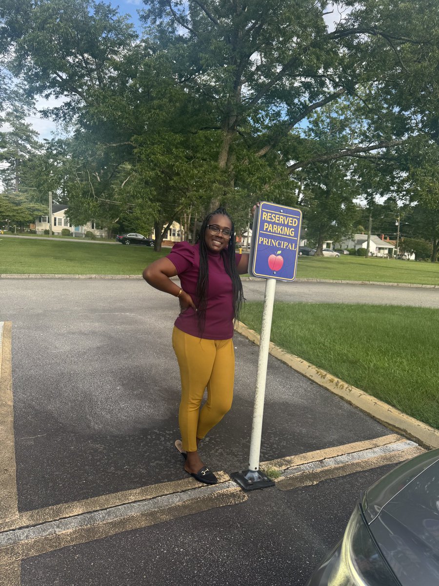 Elan_Robinson's tweet photo. Day 1 as Principal of @JeraldsNick https://t.co/T0zsAiQN1J