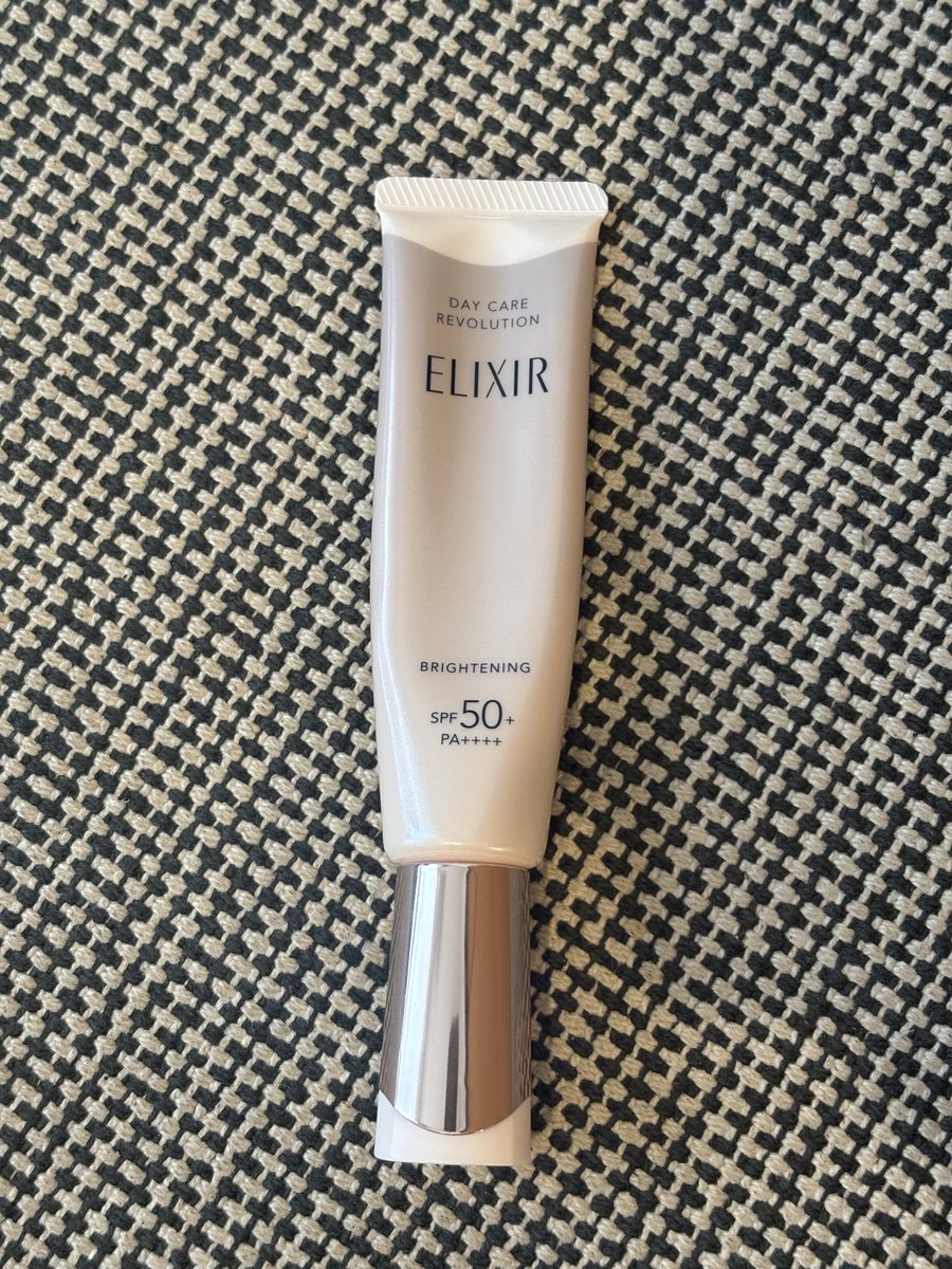 tomosuke000000's tweet image. この下地が気に入りすぎて、
2本目買おうとしている👀
だいたい1ヶ月半くらいで無くなるかなぁ～
使いすぎ？ꉂ🤣w